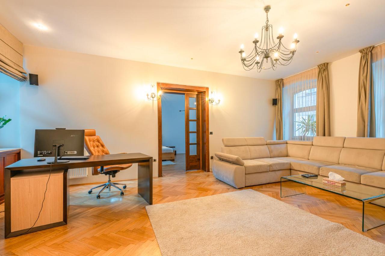 Premium Suites Postavarului Braşov Esterno foto